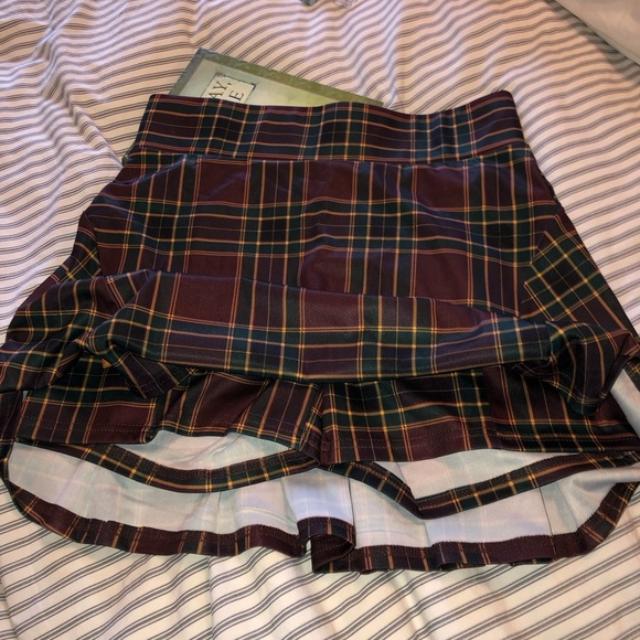 Misses Plaid Skort w/Pleats in Back - Picture 3 of 6